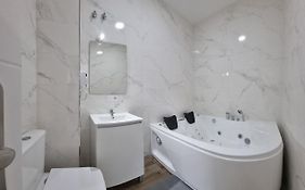 Mini Estudio JACUZZI DOBLE SEVILLA POLIGONO INDUSTRIAL